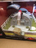 DISNEY CARS DIECAST - PRECISION SERIES PLAYSET - Sarge's Surplus Hut