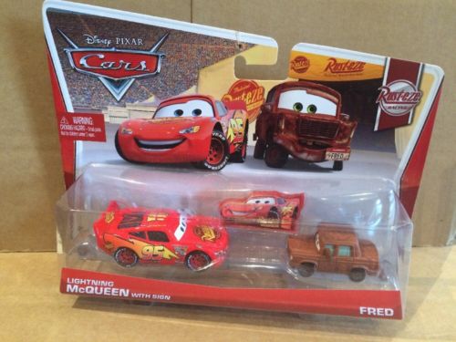 DISNEY CARS DIECAST - Lightning McQueen with Sign and Fred